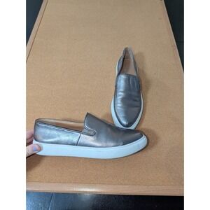 Franco Sarto Womens Metallic Pewter Leather Slip On Sneakers Shoes Size 8M